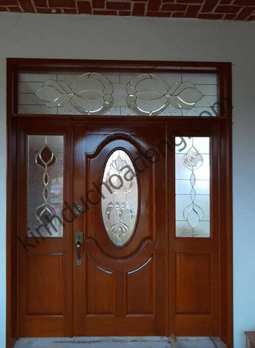 Cửa kính hoa đồng trang trí phòng khách tại Thanh Hóa